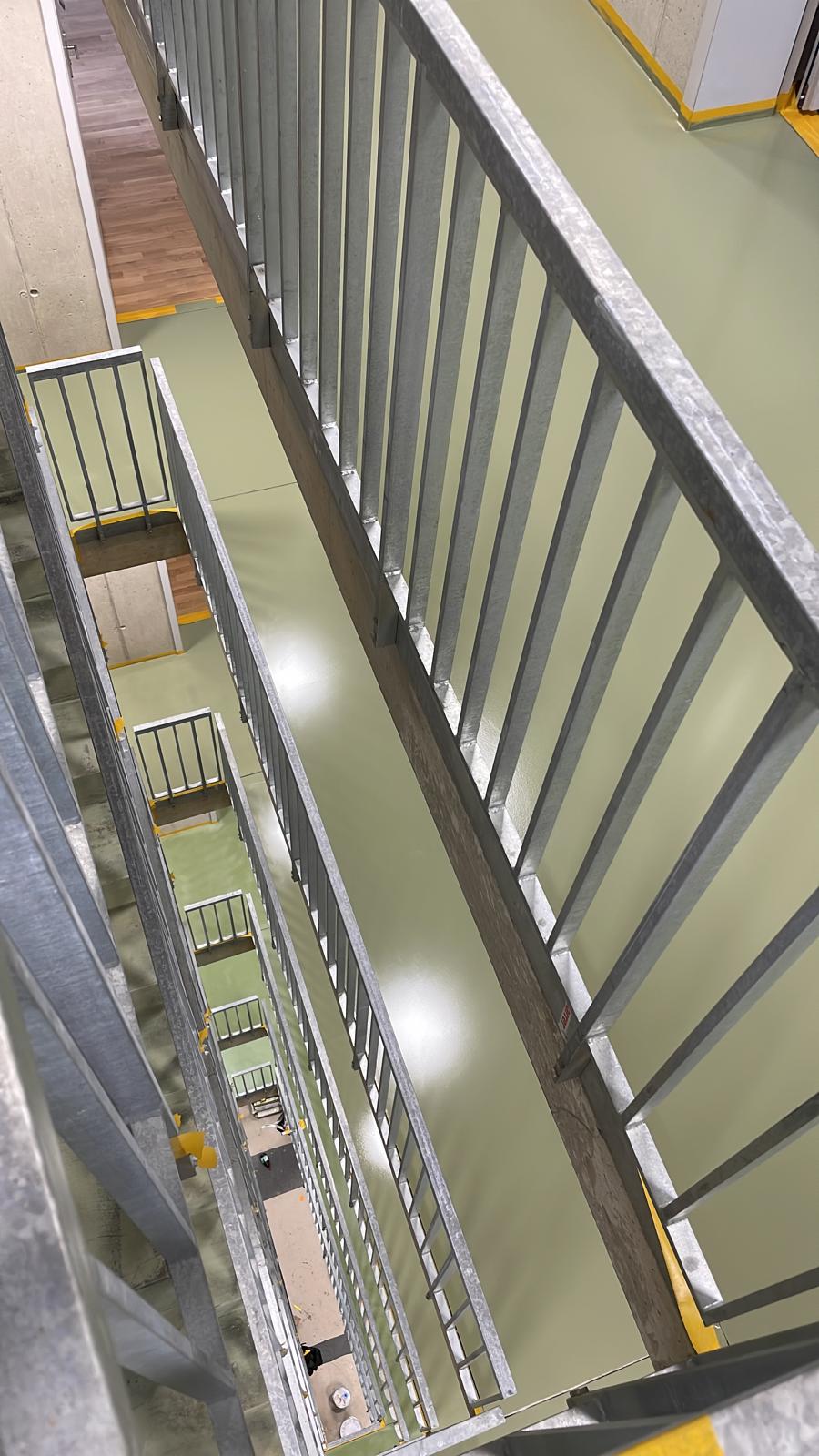 Treppenhausbeschichtungen mit PU-Fliessbelag, Fugenabdichtungen