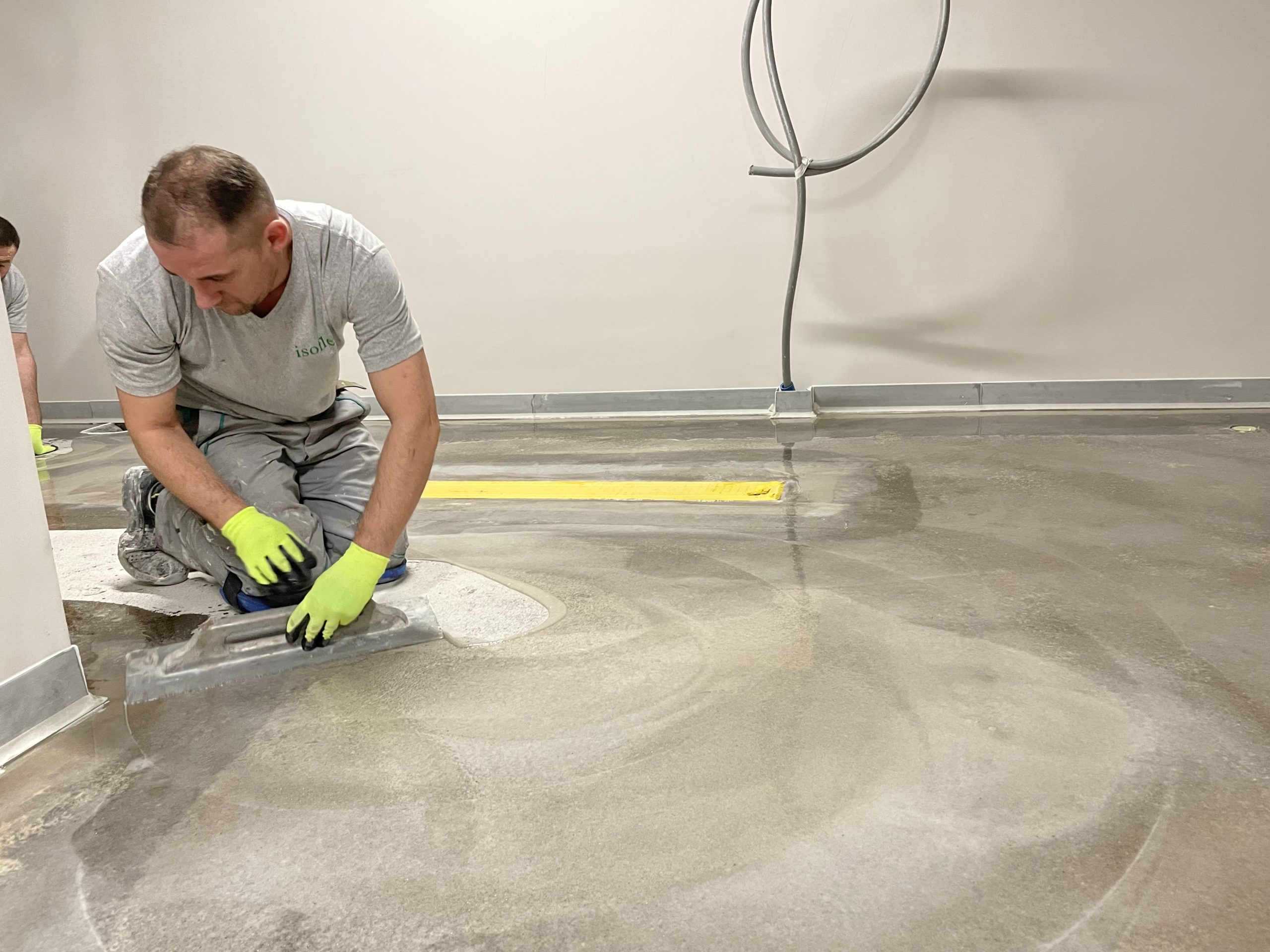 Minergie Eco-zertifizierter Bau, Wandbeschichtungen auf PU-Basis in Nasszellen und Gastroküche, Bodenbeschichtung mit PU Fliessbelag, Bodenbeschichtung auf EP-Basis als Einstreubelag, Abdichtungen in Nasszellen und Gastroküche, Fugendichtungen