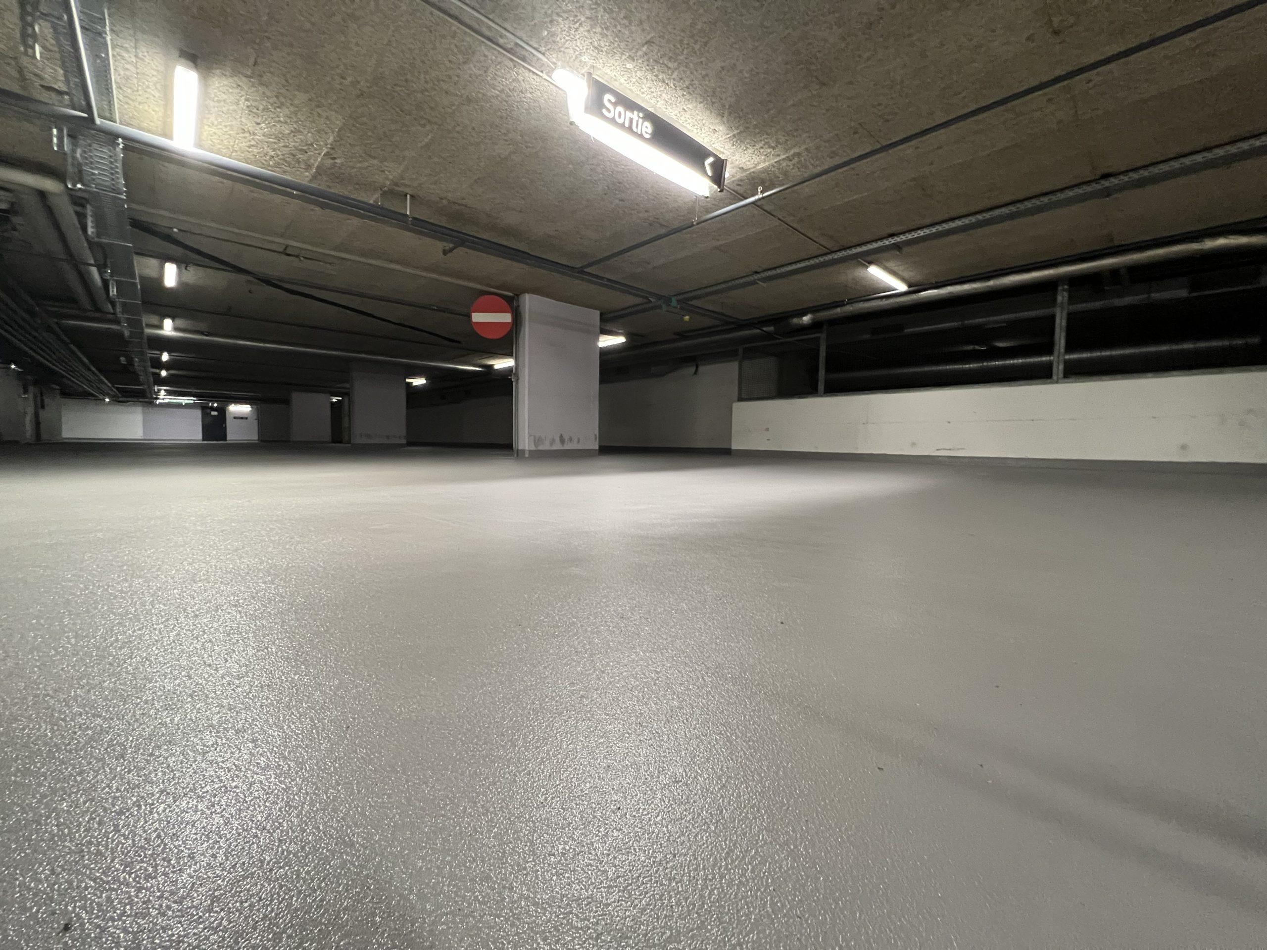 Parkbeschichtung OS11b, EP- Einstreubeläge (System OS11b), Bandabdichtungen, Treppenbeschichtungen, Betoninstandsetzungen, Abdichtungen durch Injektionstechnologie