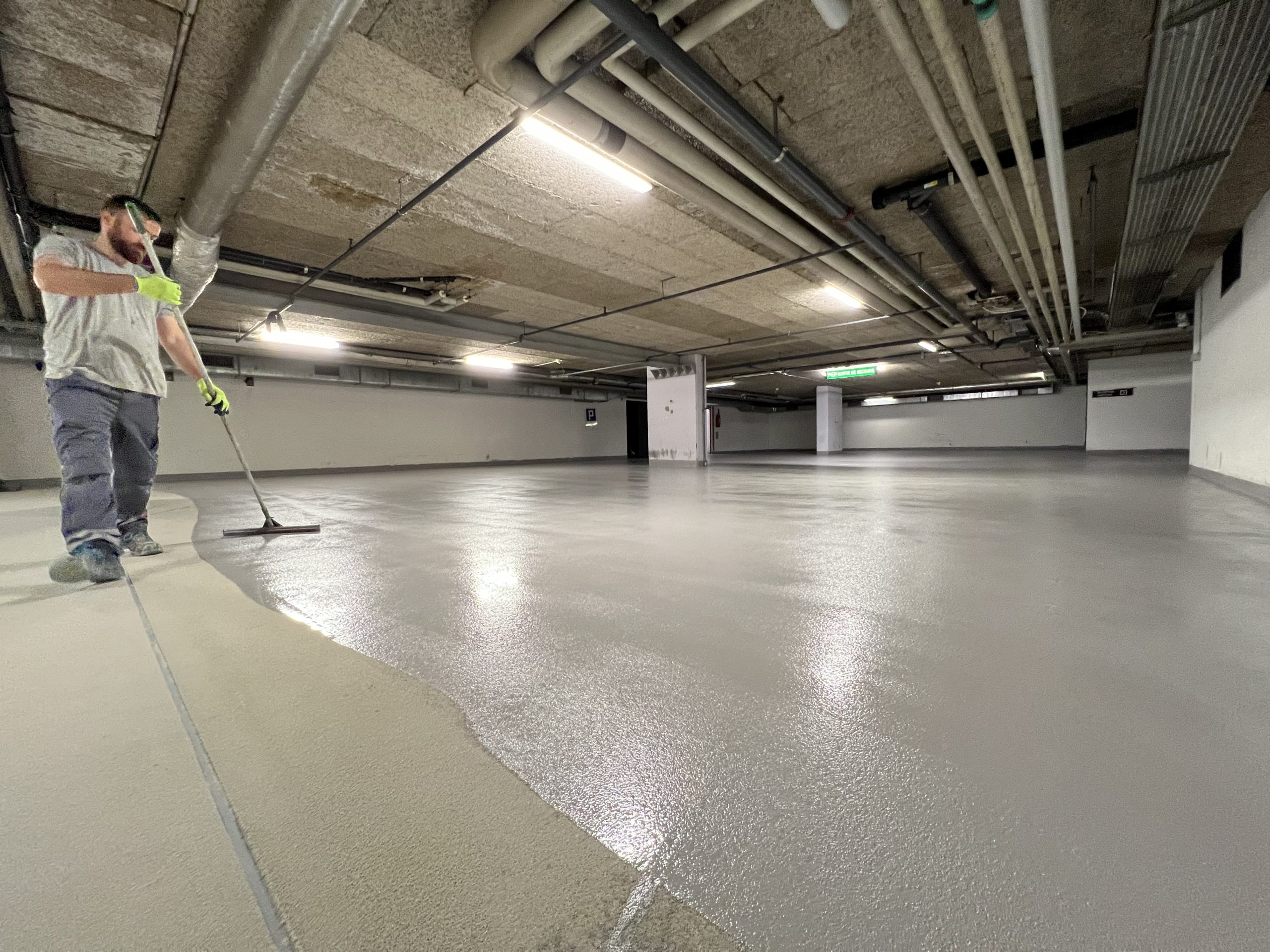 Parkbeschichtung OS11b, EP- Einstreubeläge (System OS11b), Bandabdichtungen, Treppenbeschichtungen, Betoninstandsetzungen, Abdichtungen durch Injektionstechnologie