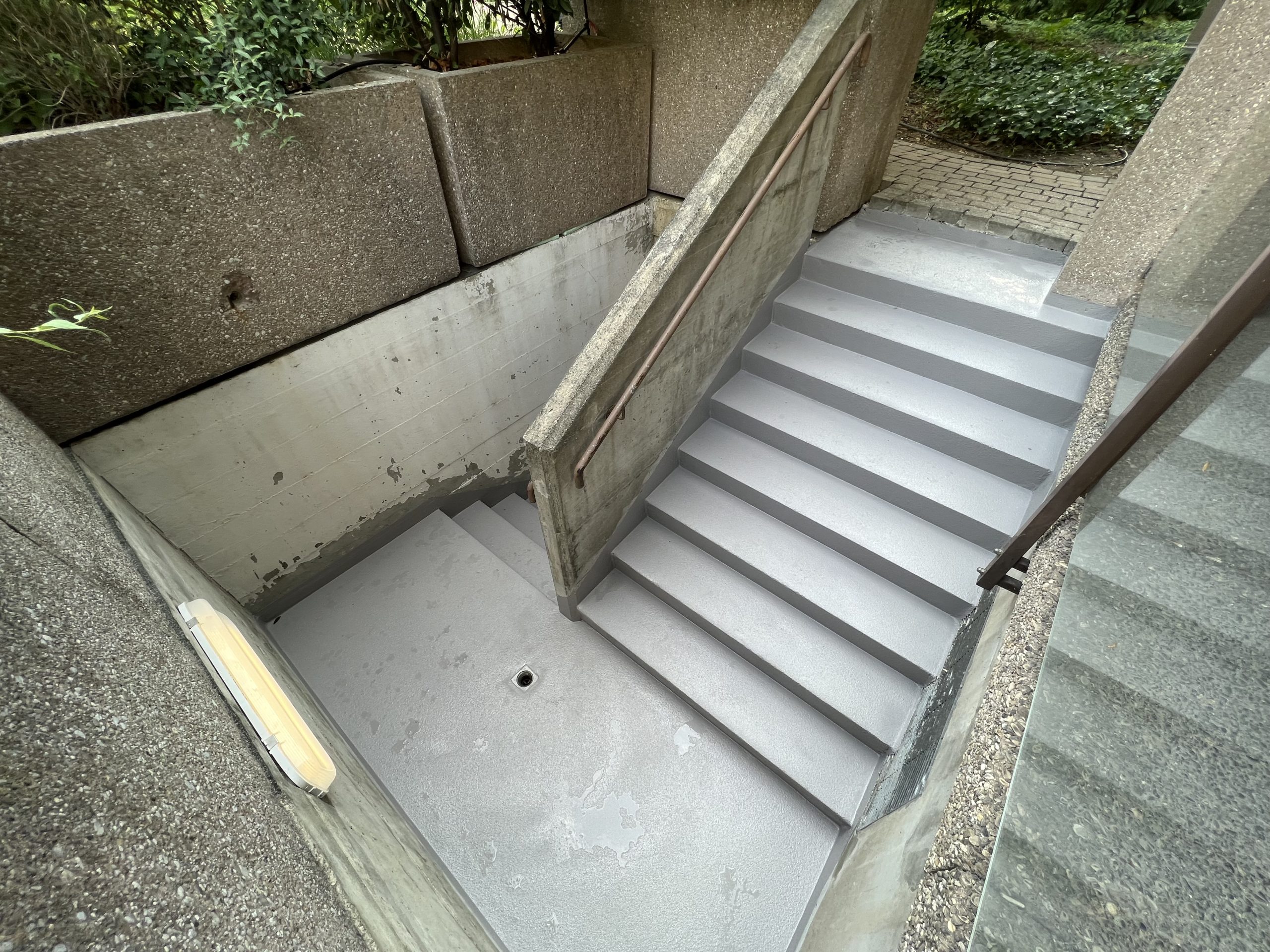 Sanierte und neu beschichtete Treppe