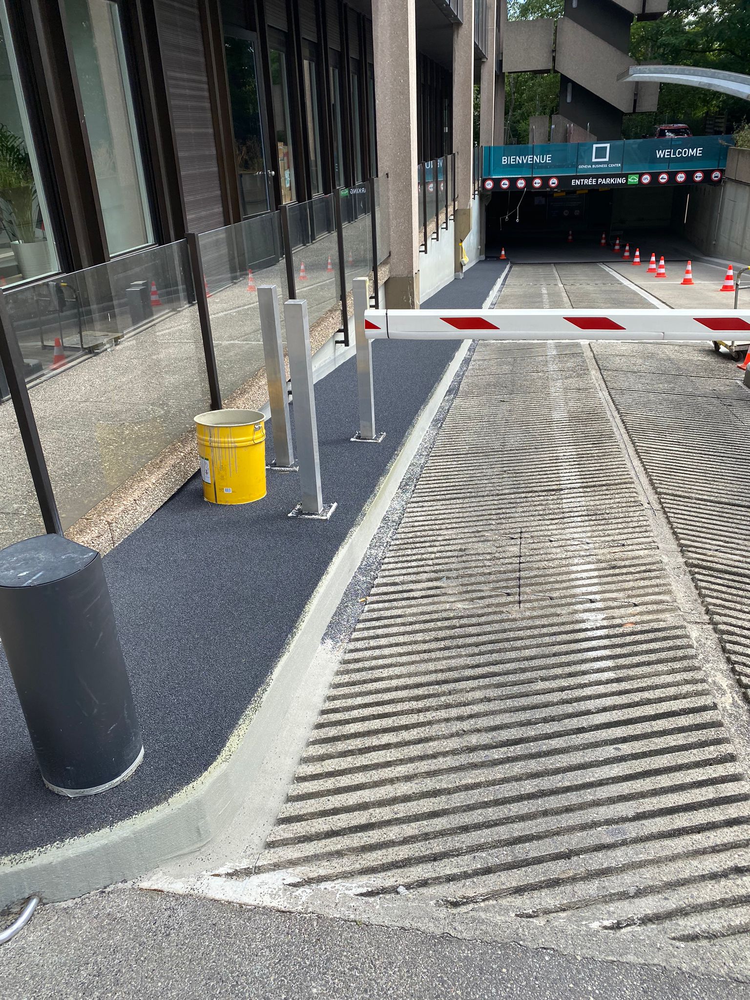 Fertig sanierte Parkingeinfahrt