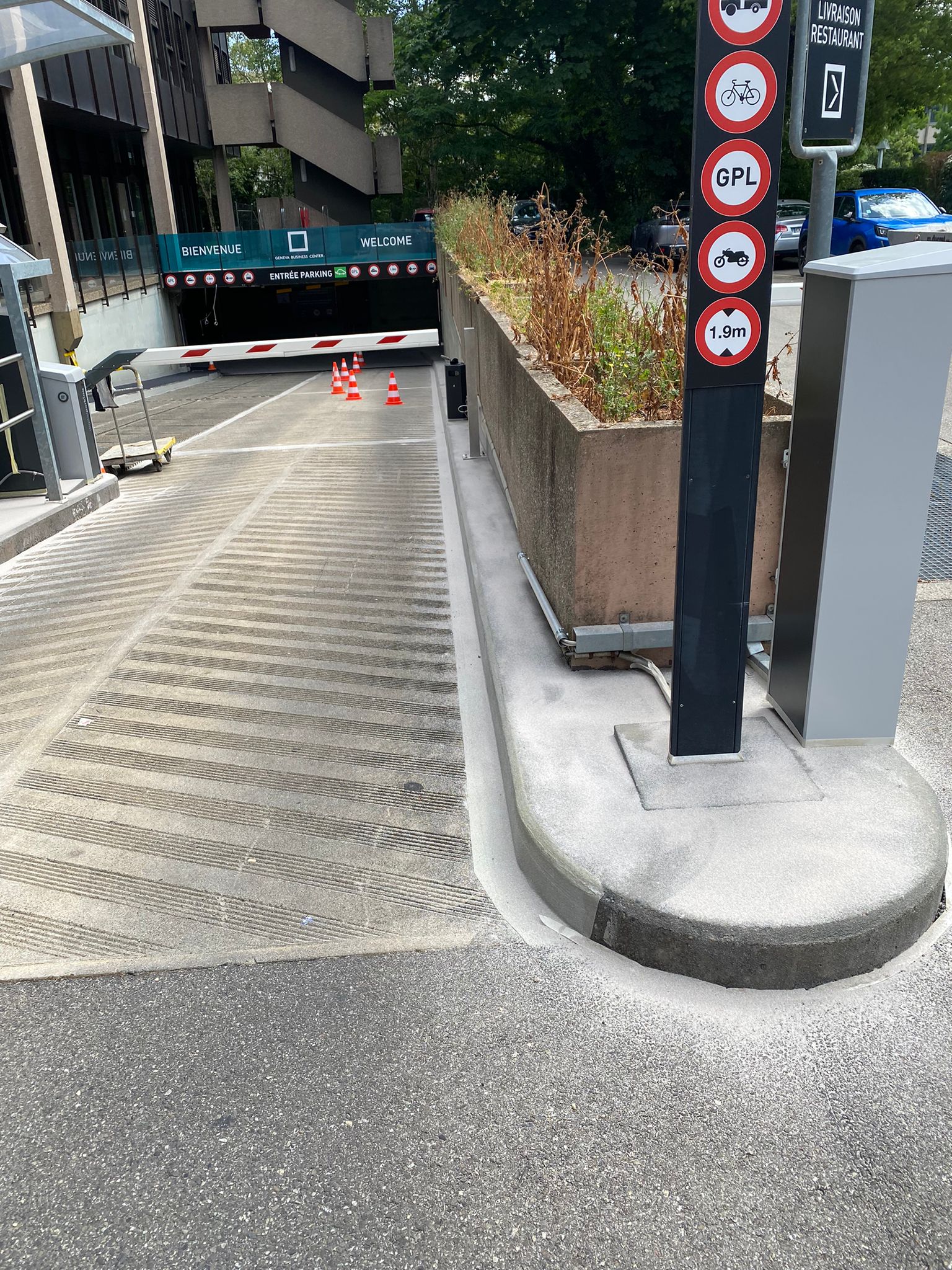 Fertig sanierte Parkingeinfahrt